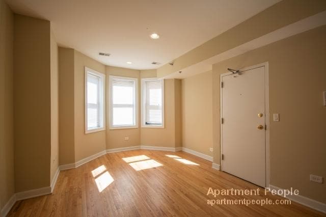 Building Photo - 1048 W Waveland Ave