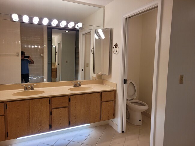 Building Photo - 134 Harbourside Cir