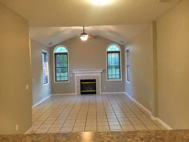 Great room with fireplaxe - 2833 Riverwalk Blvd
