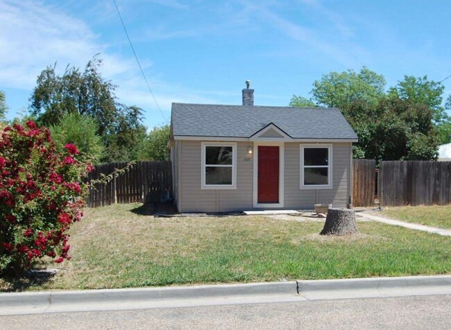 Building Photo - Beautifully renovated 3 bedroom Cottage in...