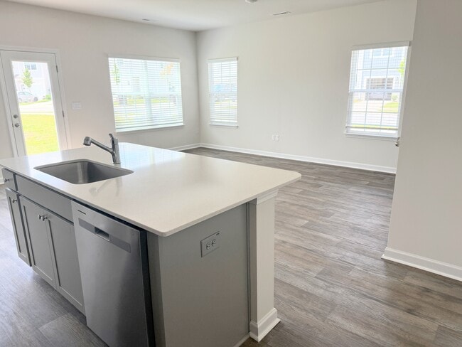 Building Photo - 251 Perseus St