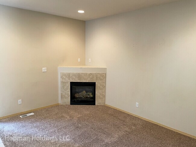 Building Photo - 2835 NE Stapleton Rd