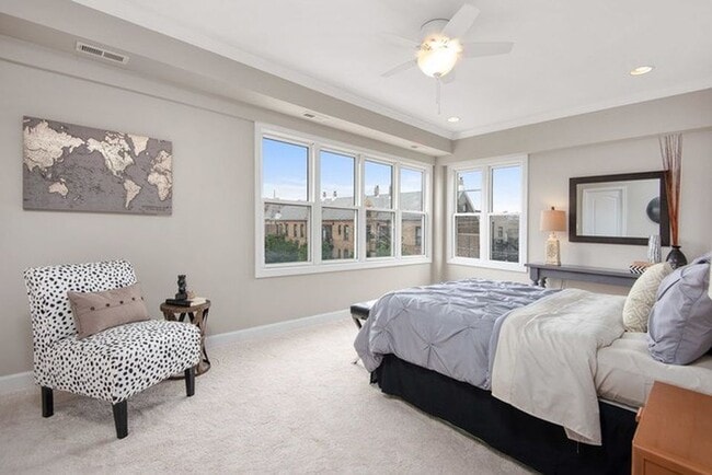 Foto del edificio - 1456 N Greenview Ave