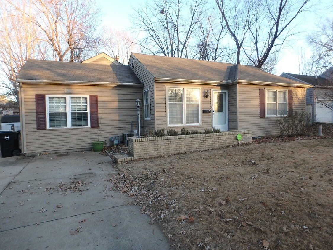 1206 SW Watson Ave, Topeka, KS 66604 House Rental in Topeka, KS