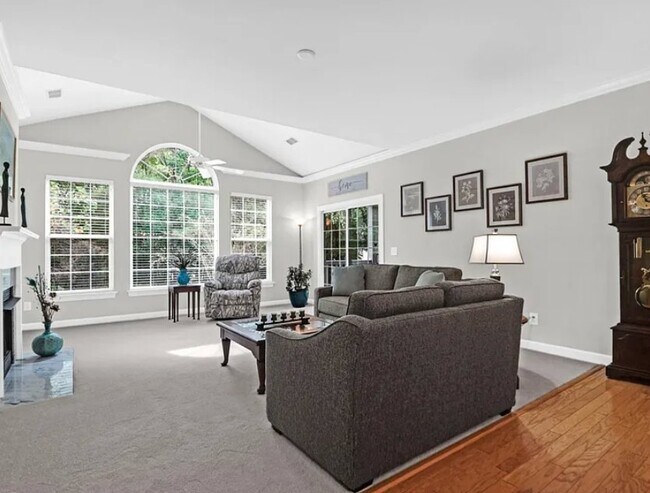 Foto del edificio - 1328 Kingsford Ln