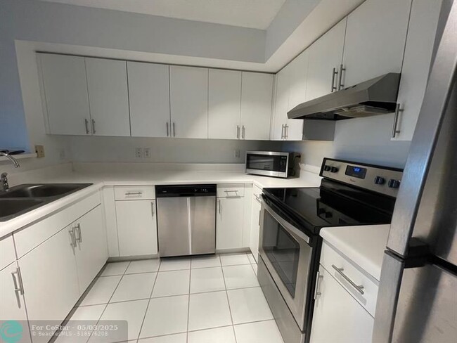 Foto del edificio - 4824 N State Rd 7
