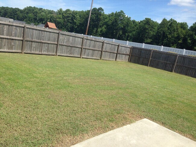 Foto del edificio - Beautiful custom home, don't want to miss this one!