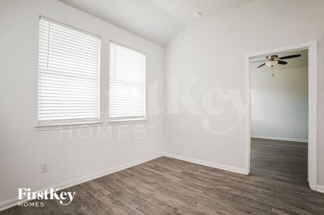 Foto del edificio - 10908 Independence Rd