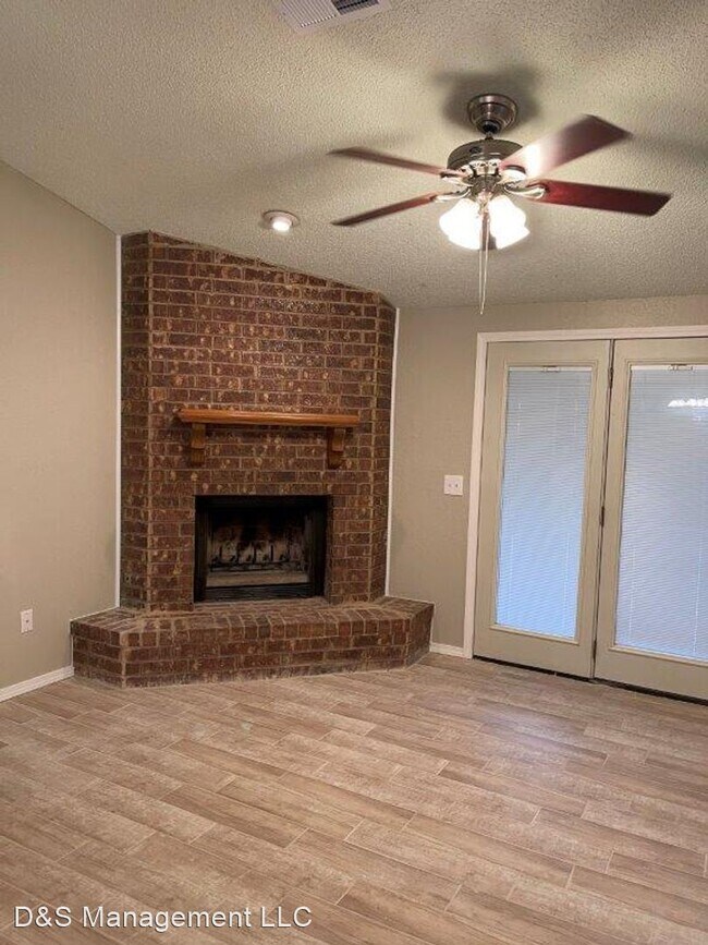 Building Photo - 2 br, 2 bath House - 2101 S. Robinson