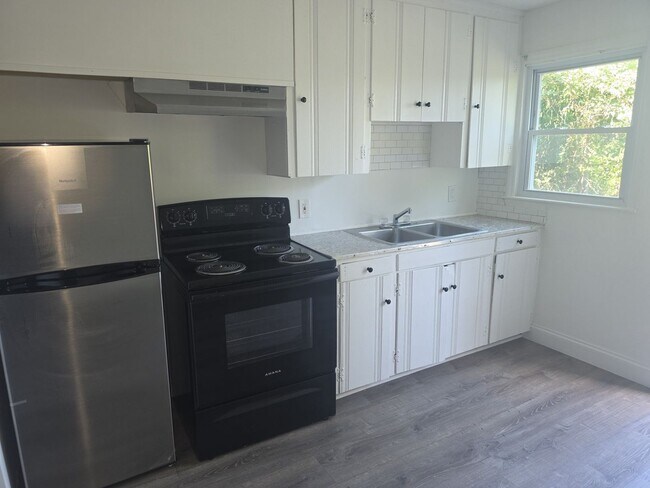 Foto del edificio - 1 Bedroom Available now!