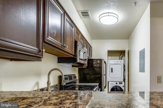 Building Photo - 5804 Inman Park Cir