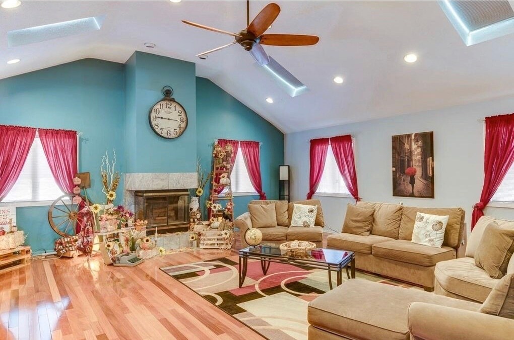 Great Room - 801 Hughes Dr