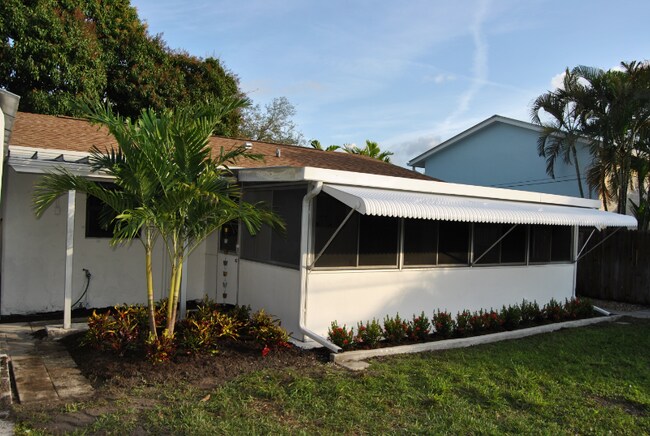 Building Photo - 504 W Whitney Dr