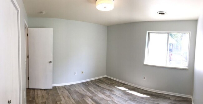 Foto del edificio - 822 N Thompson Dr