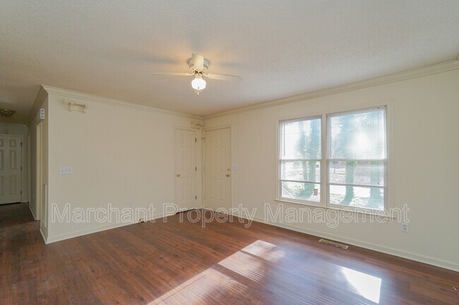 Building Photo - 112 Vaughn St