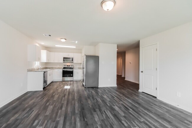 Building Photo - 196 Bluebonnet