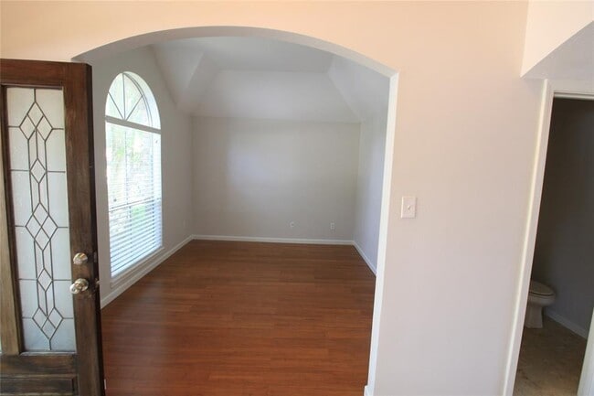 Building Photo - 5206 Summerside Dr