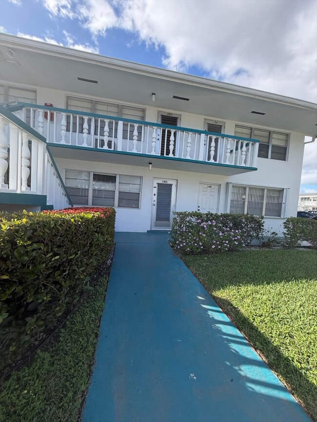 Building Photo - 145 Berkshire G