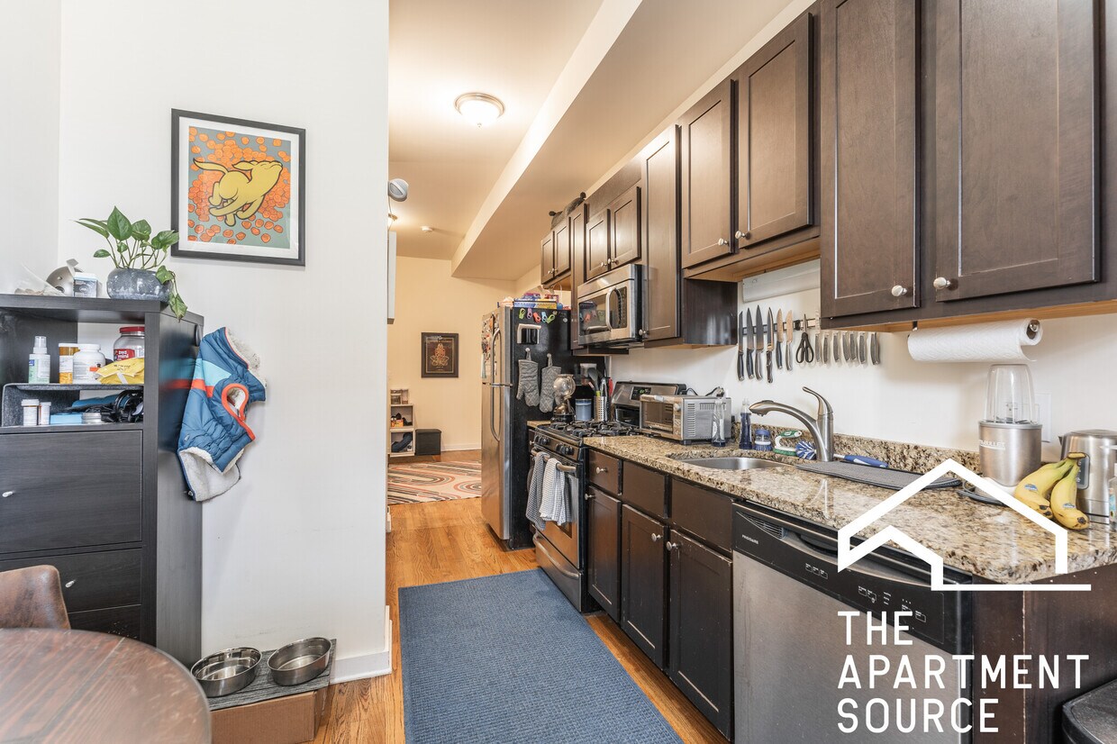 Foto principal - 2146 W Chicago Ave