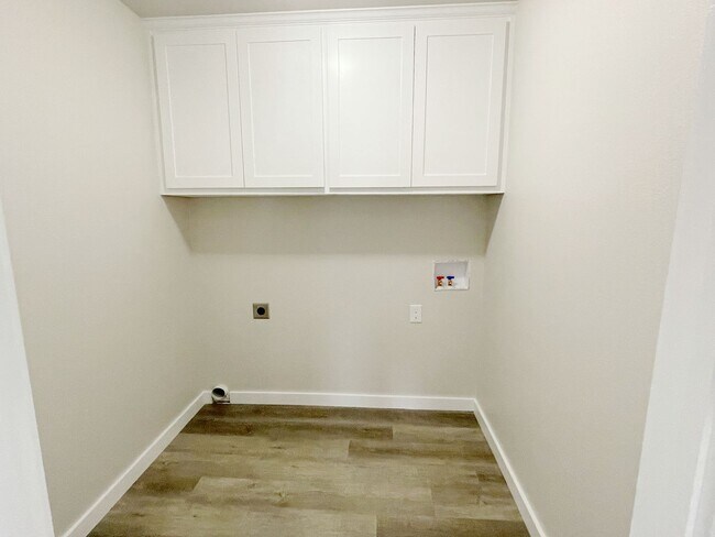 Building Photo - Cozy 3 bed, 2 bath in charming neighborhood