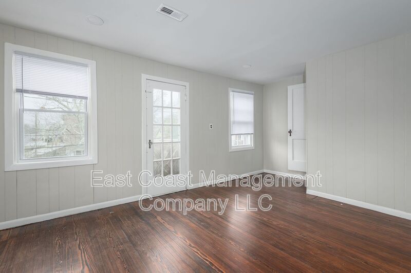 Foto principal - 3220 Bayonne Ave