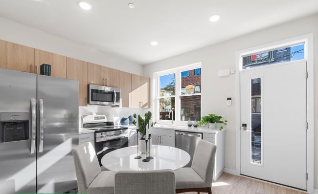 Building Photo - 2100 Master St