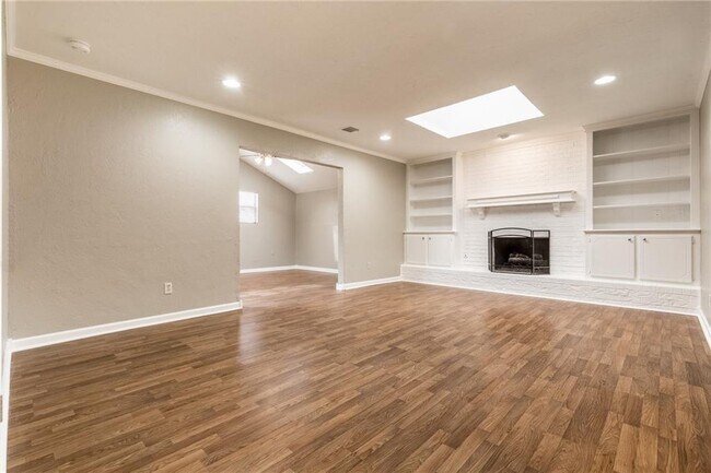 Foto del edificio - 3313 Meadow Ln