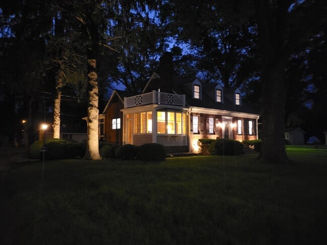 Building Photo - 126 Tred Avon Ave
