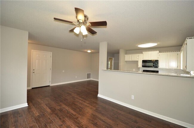 Foto del edificio - 202 White Oak Dr NE