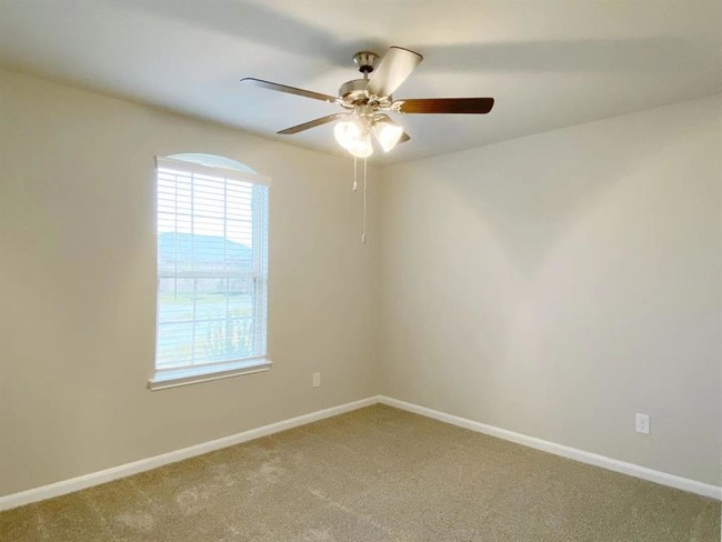 Building Photo - 3203 Sumac Dr
