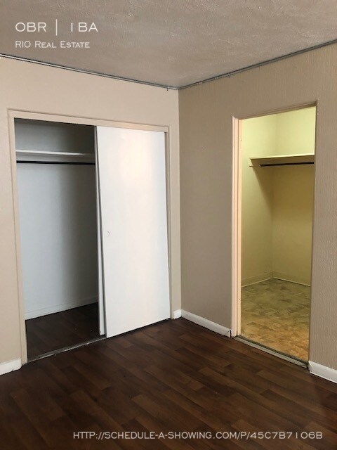 Building Photo - Large Studio in PRIME LOCATION! Must See!!