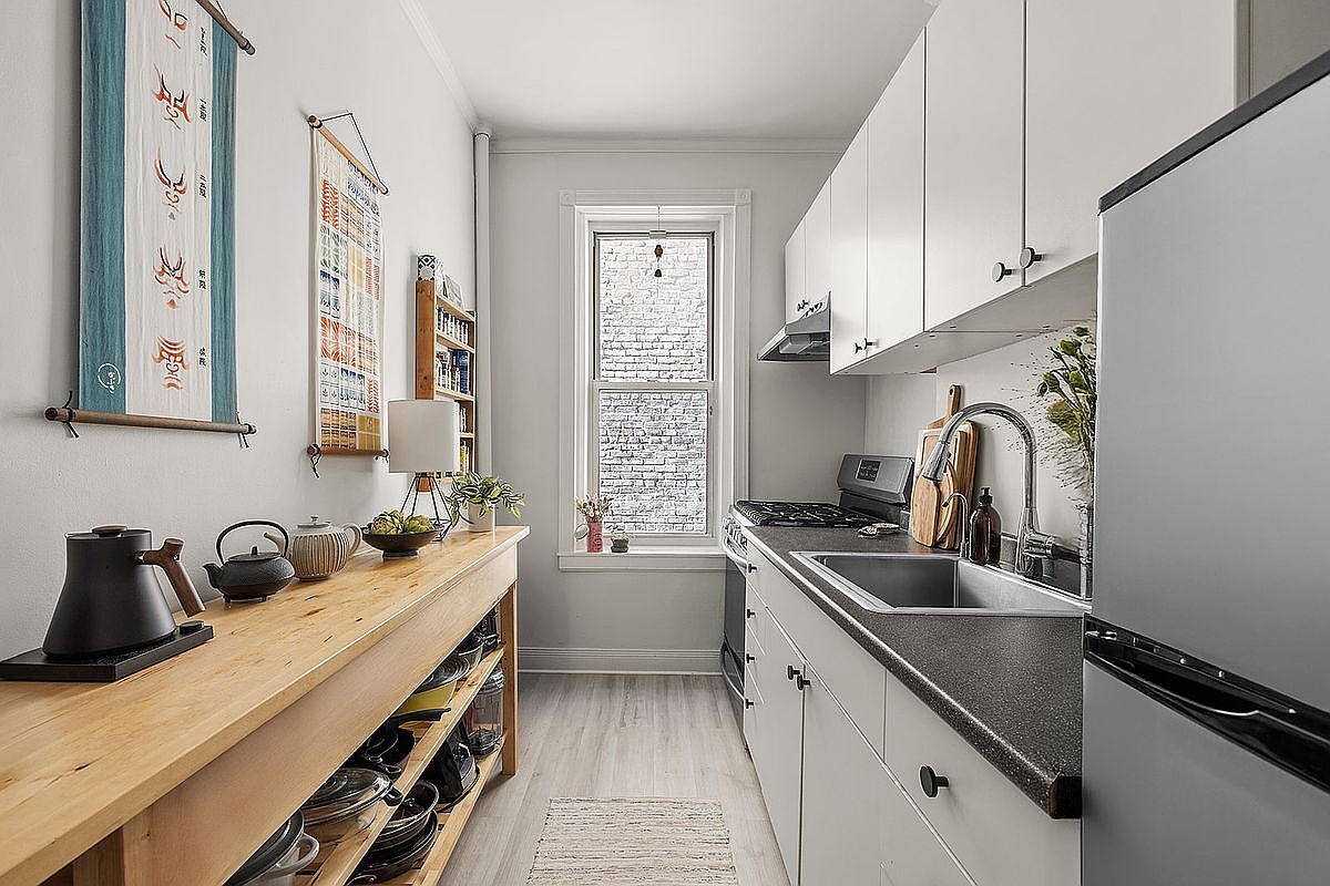 Photo - 19 Fiske Pl -C1