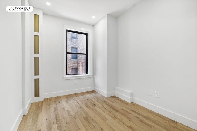 Building Photo - 204 W 96th St