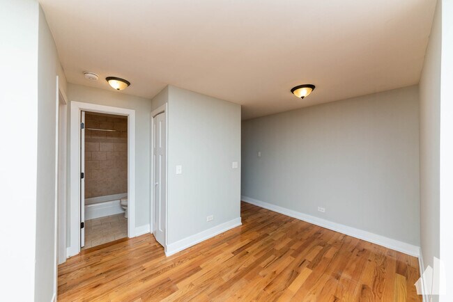 Foto del edificio - 445 W Barry Ave