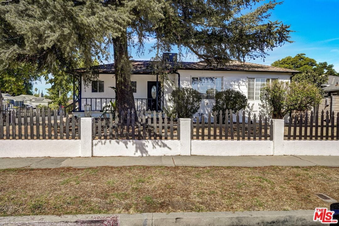 Foto principal - 6633 Belmar Ave