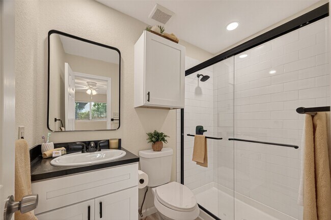 Foto del edificio - 13843 Northlake Dr