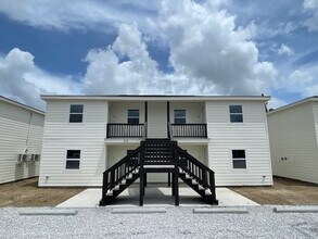 Building Photo - 213 Magnolia St