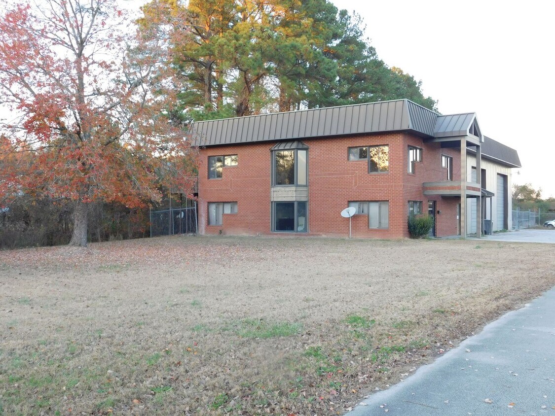 Foto principal - 914 Washington Post Road - Upstairs Apartm...