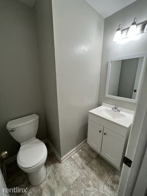 Building Photo - 3 br, 1.5 bath House - 2908 Shamrock Dr