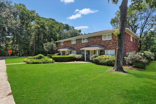 Foto del edificio - Newly Renovated Townhome near Ardsley!