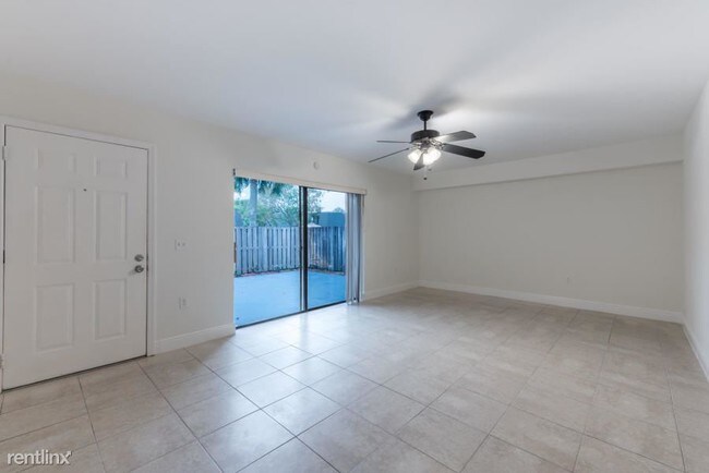 Building Photo - 2 br, 2.5 bath Townhome - 4519 45th Way