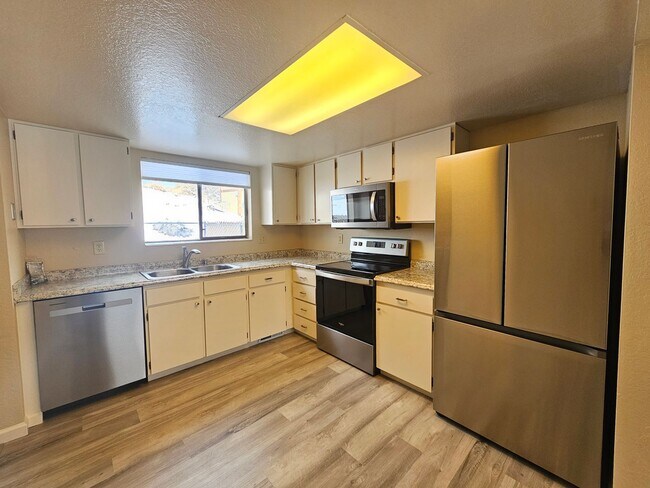 Foto del edificio - Immaculate 2 Bedroom Unit - Close to UNR!