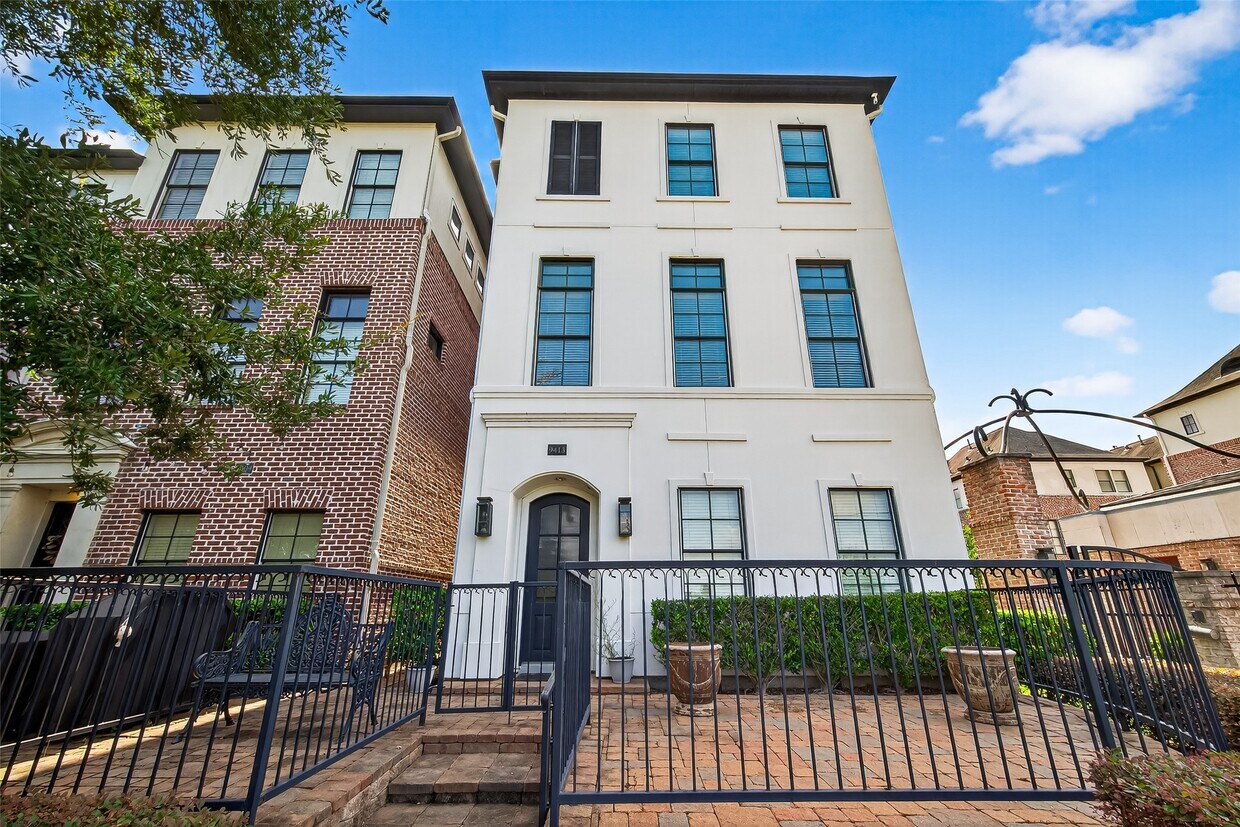 Foto principal - 9413 Fannin St