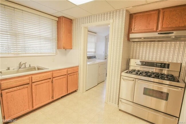Building Photo - 4 br, 3 bath House - 2176 Adair St