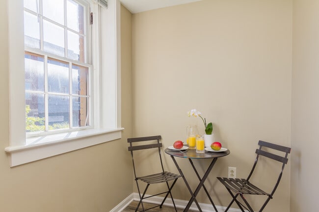 Kitchen - Astor Court Apartments