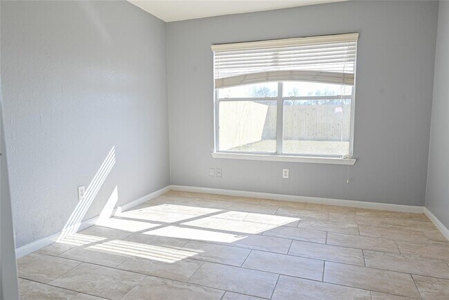 Foto del edificio - 16011 Crooked Arrow Dr
