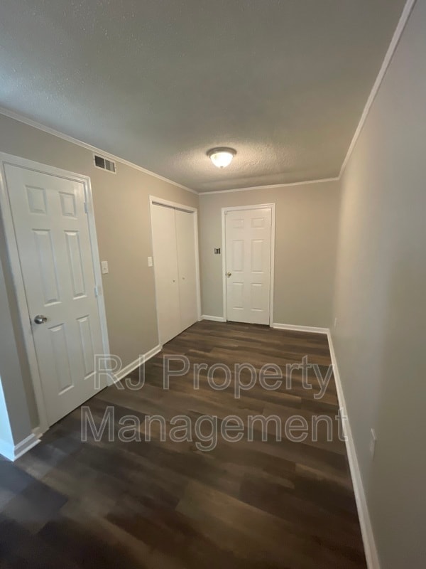 Building Photo - 9154 Haleville St