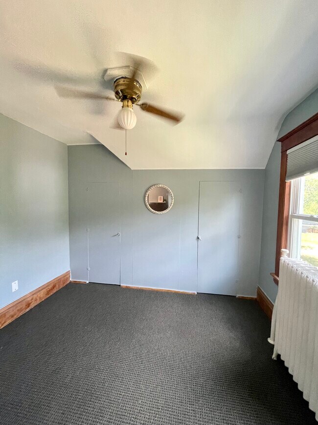 Building Photo - 184 Butler Ave E