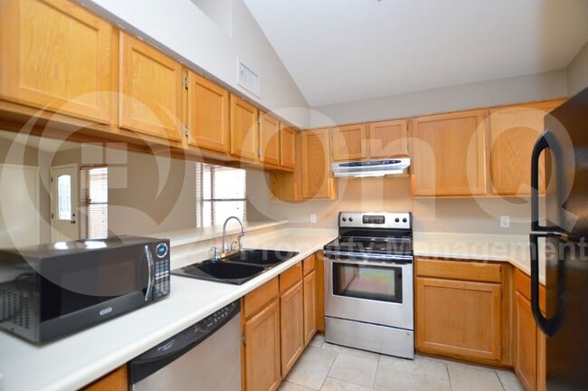Building Photo - 169 S Criss St