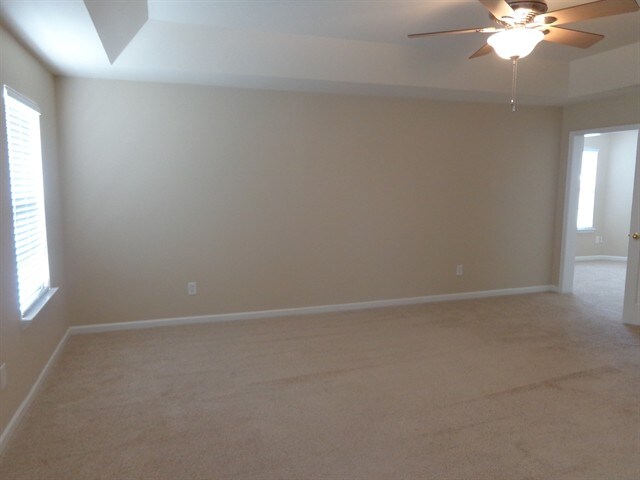 Building Photo - 1049 Vanguard Dr
